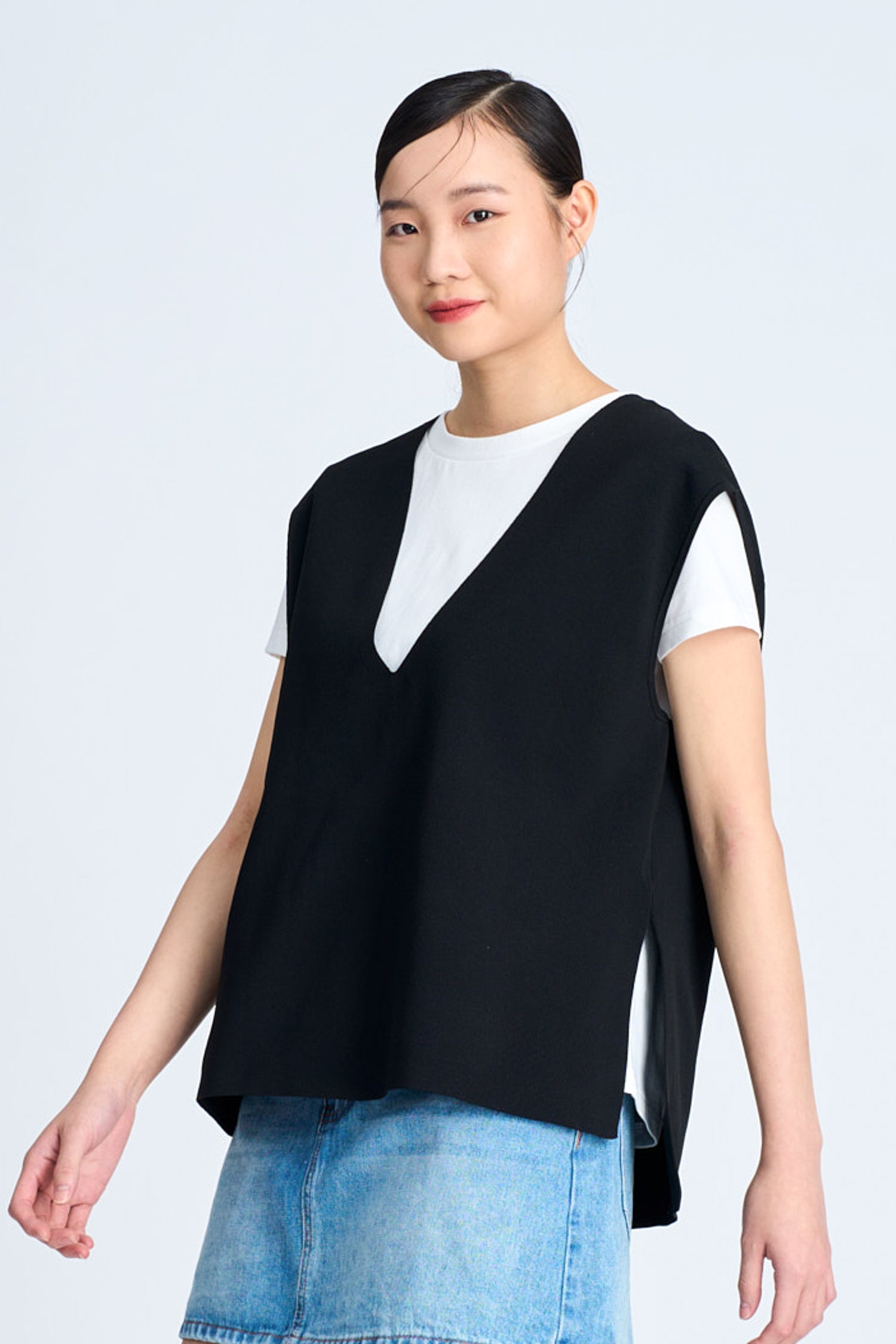 Knitted V-Neck Vest - Black